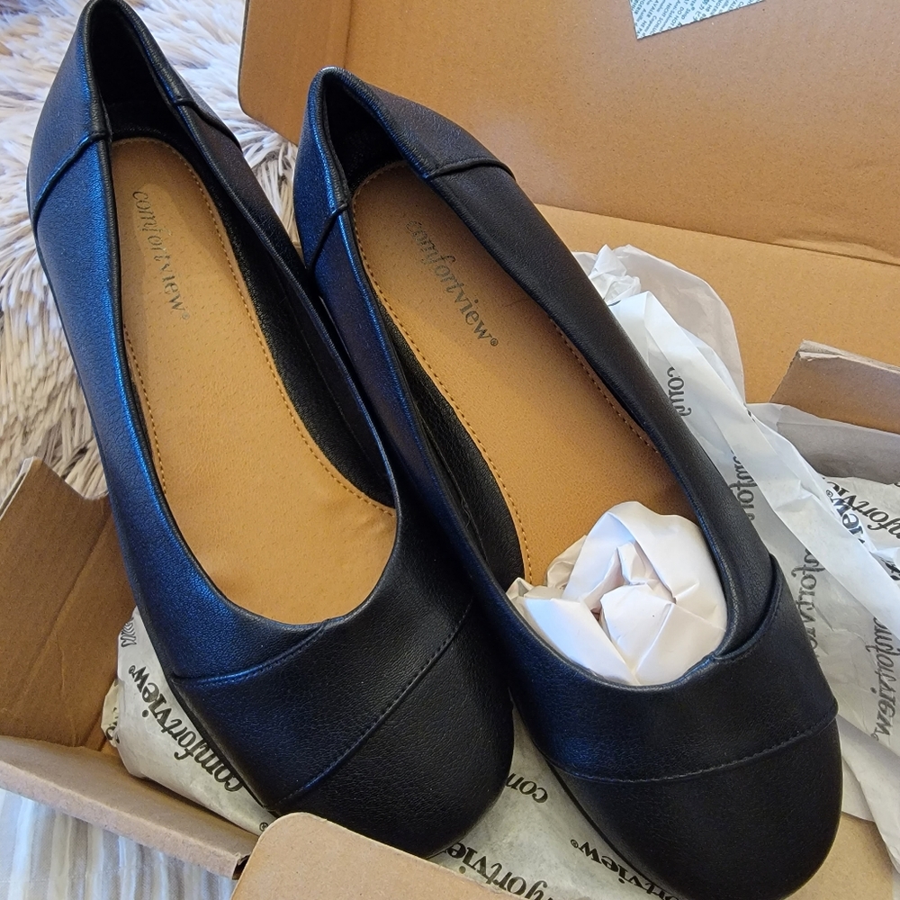 NWT Comfortview Shoes